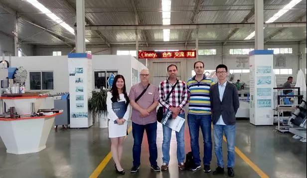 鋁門窗設(shè)備